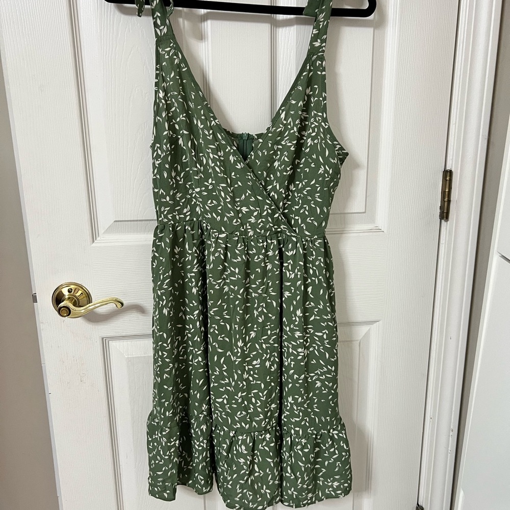 NWT Cupshe Abstract Print Chiffon Dress M - Picture 13 of 13